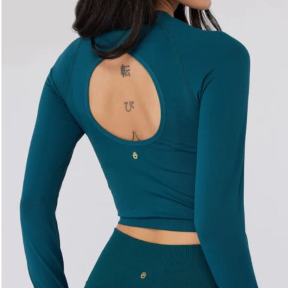 Spiritual Gangster "Love is the answer" Seamless long sleeve workout crop top - Picture 3 of 7